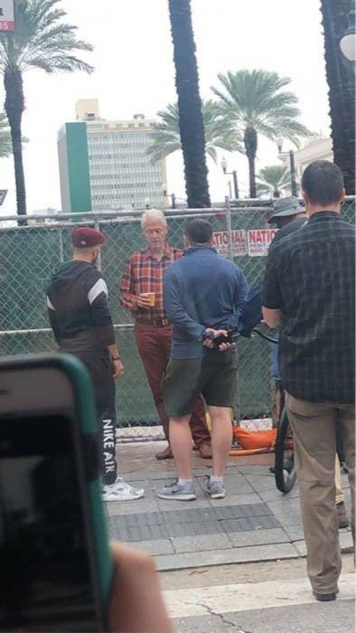 4. Bill Clinton in an unexpected situation.