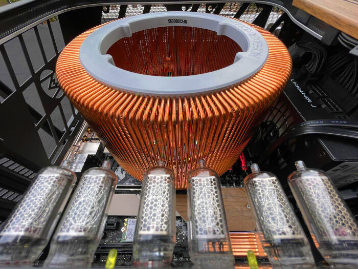 "Nixie Tubes And Fanless Copper Heatsink"
