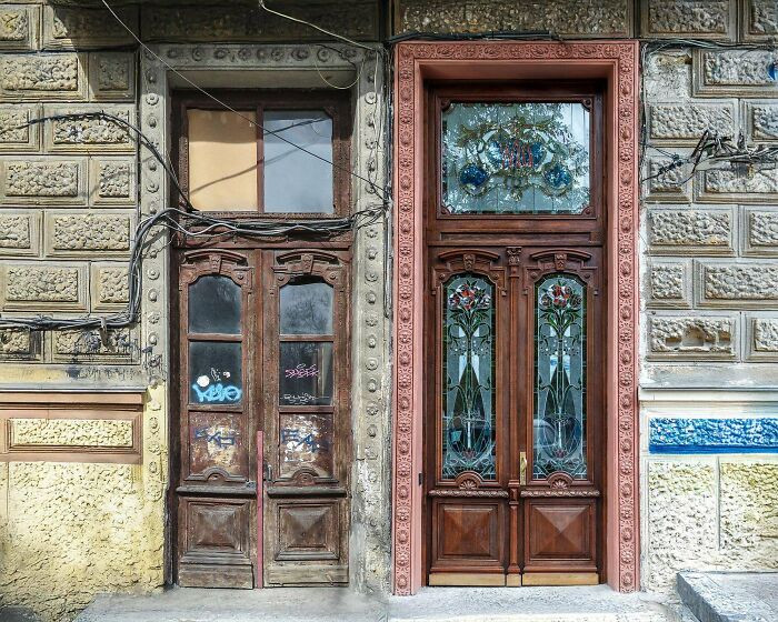 "Restoring A Five-Meter Oak Entrance Door In Odesa During The War — Stained Glass, Carved Stile, Electric Strike, And A Lot Of Cable Removal"
