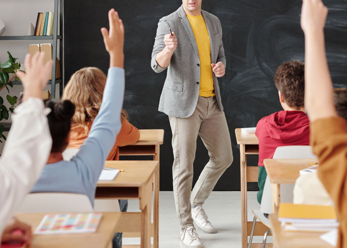 15. When they’re rude to teachers for no reason. Like, when they try to be 'funny' but it’s not funny at all.