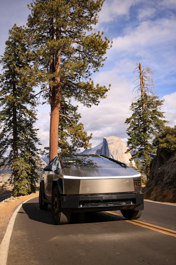 Not even two years since its launch, the value of Cybertrucks has dropped by more than a third for owners compared to the original purchase price, adding to evidence that the car has been a commercial flop.