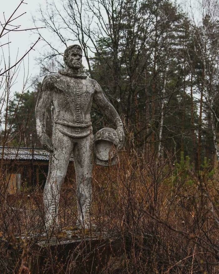 "Cracked And Faded Statue Of Vladimir Komarov, The First Human To Lose His Life During A Space Mission. Now Stands Forgotten At An Abandoned Children's Camp Outside Moscow"