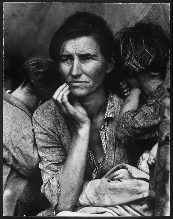 17. A mother is consumed by her worries and watches over her children during the Dust Bowl (1936). This photo of Florence Owens Thompson is actually one of the photos on this list that became quite famous in its own right.