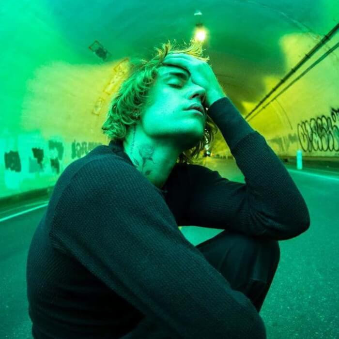 1. Justin Bieber is just one of many famous people who find it bothersome and inconvenient to carry food and drinks with them.