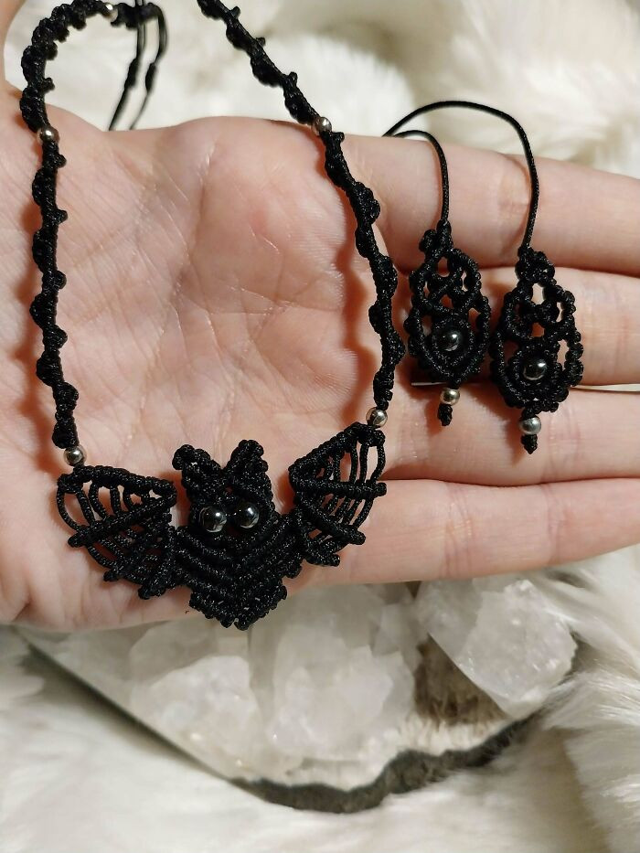"Bat Necklace In Micromacrame And Hematite Crystal"