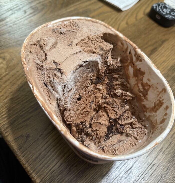 "Roommate Threw Away A Tub Of My Ice Cream Because There Was 'Mold On It'. This Was The Picture He Sent Me"