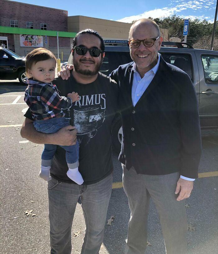 "I Met Alton Brown While Grocery Shopping At My Local Farmer's Market Today"