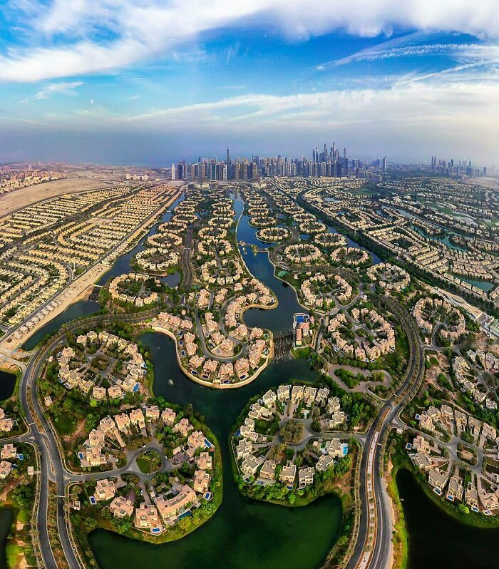 5. Jumeirah Islands, Inspiring Scenery With An Amazing Background Skyline