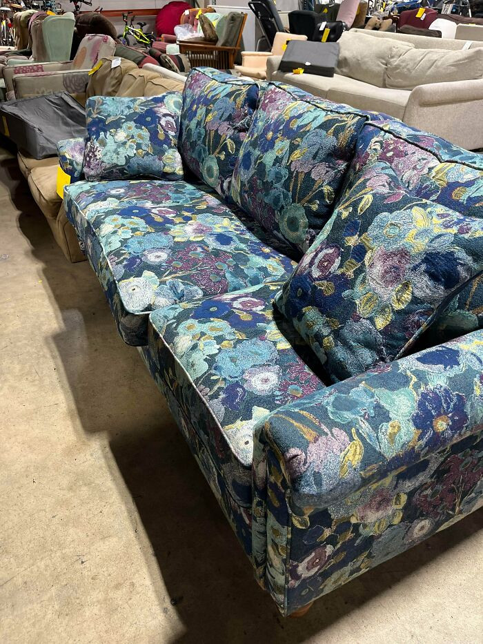 "With Tags Lazee Boy Sofa For $100. I’m Shaking, And Two People Tried To Fight Me For It"