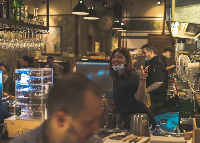 Pay attention to the energy that the wait-staff are giving out. If they're in good spirits, that’s a green flag.