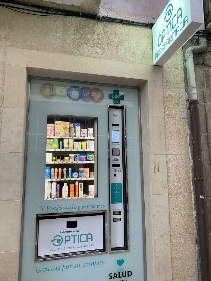 34. Pharmacy In Spain Has A 24-Hour Vending Machine Outside For When It Is Closed