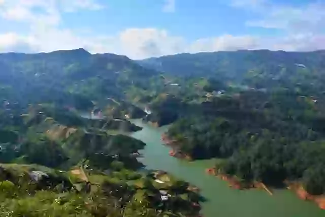 Alfie has a warning for anyone planning their first solo trip to Colombia.