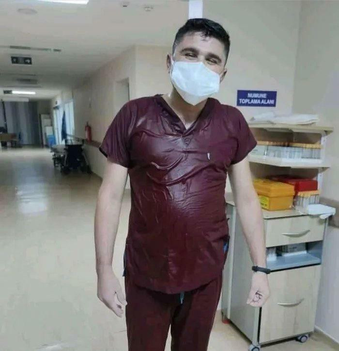 "The Turkish Nurse Takes Off His Protective Suit After A 36-Hour Shift Covid-19"