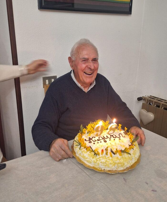 "My 98-Year-Old Grandpa Faked Renewal Of His Driving License. Drove Around For 3 Days Tormenting The Whole Family Before Revealing The Prank"