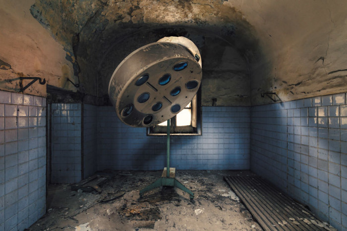 4. I can't imagine sitting in a chair with this giant object looming over me, not knowing what was about to happen.