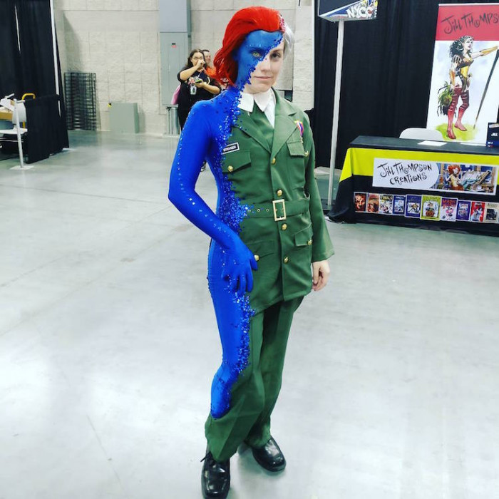 Rebecca Lindsay caused quite a stir at the New York Comic Con with her amazing hand-made costume of Mystique in mid-transformation.