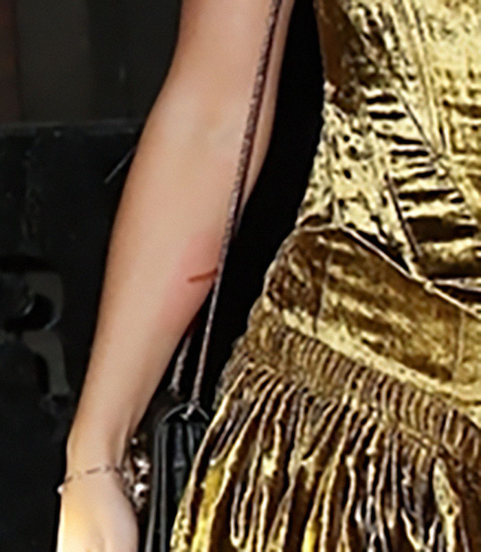 3. Taylor’s fans are convinced that the mark is a badge of culinary honor due to her love for baking.