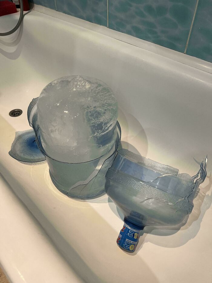 "I Completely Forgot About This Bottle Of Water Standing On The Balcony For Two Months (It’s -20°C Outside Now)"