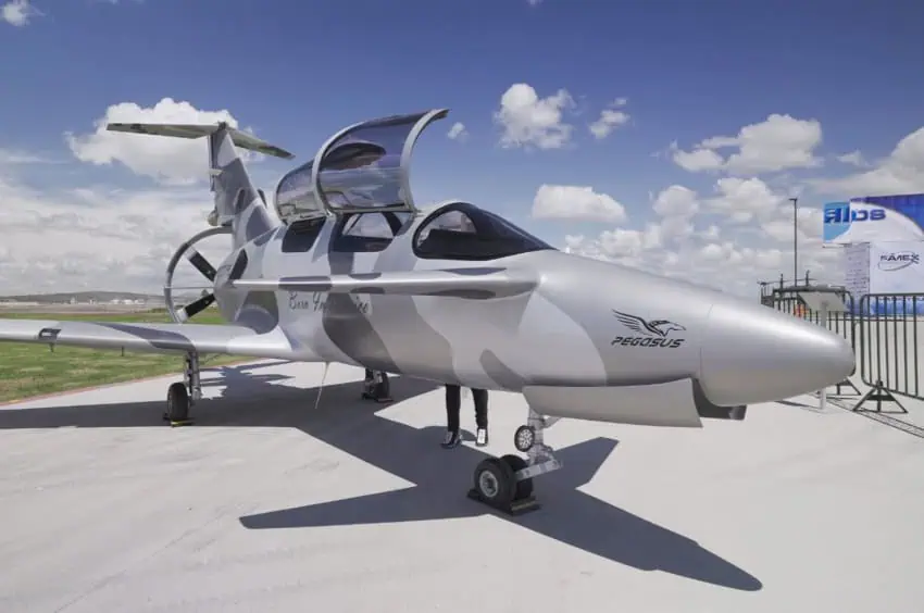 The fully Mexican-made aircraft includes a tandem cockpit design, with seats arranged one behind the other.