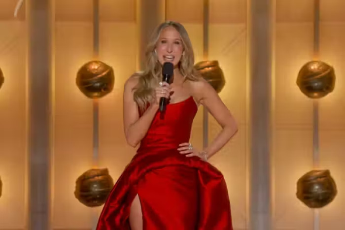 Nikki Glaser roasts CBS, DOJ and Leonardo DiCaprio in opening monologue