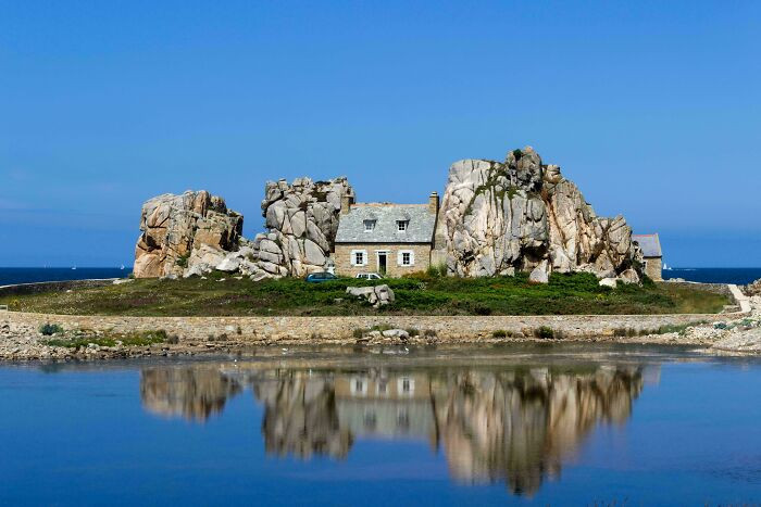 Castle Meur, France: The House Between The Rocks