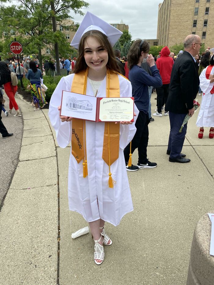 28. Hey Mom, I Graduated High School! I Was Expelled, Suspended And Missed Over 200 Hours Because Of Mental Health, But I Still Managed To Do It With Honors!