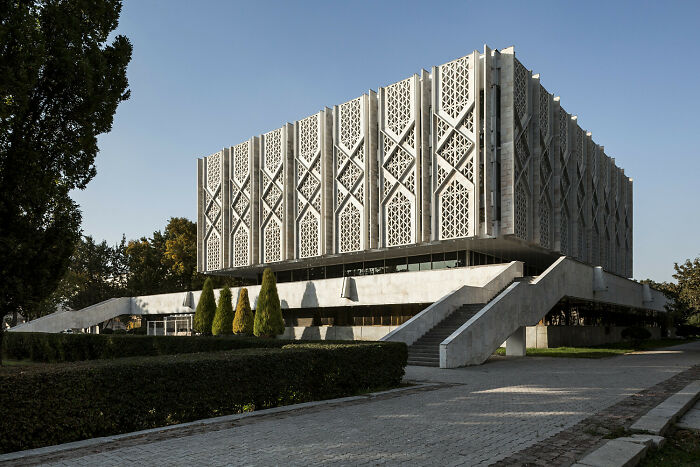 23. The State Museum of History in Uzbekistan, designed by Yevgeniy Rozanov and Vsevolod Shestopalov, was built between 1968 and 1970.