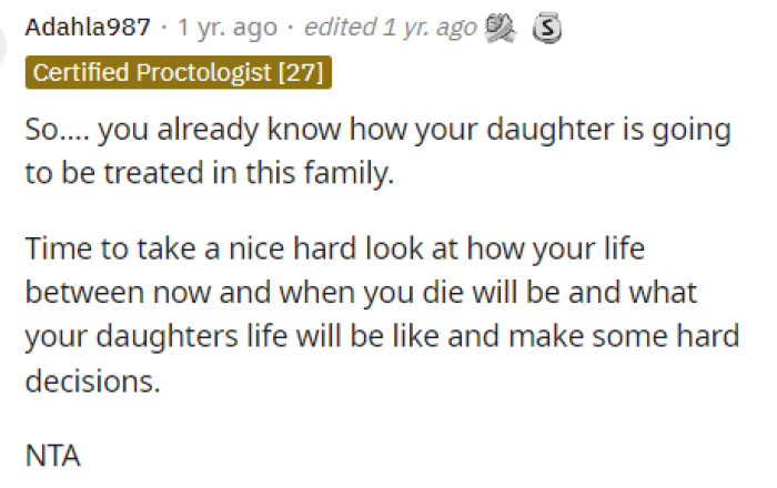 People quickly came to the comments to let her know that she wasn't in the wrong for this, but that she also needs to reflect on her life.