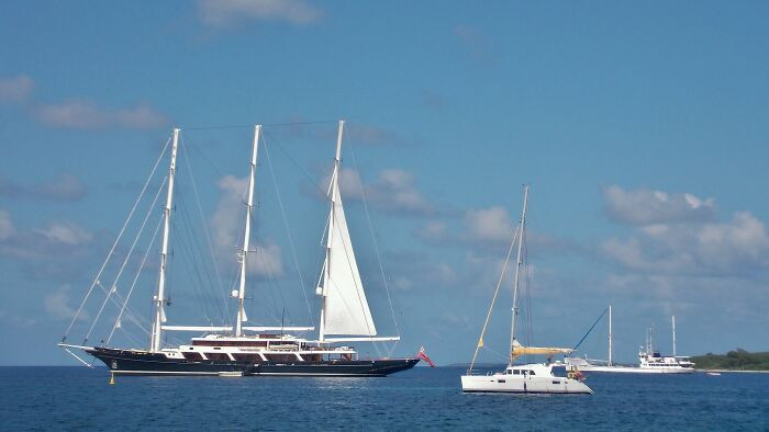 Support vessels for a yacht