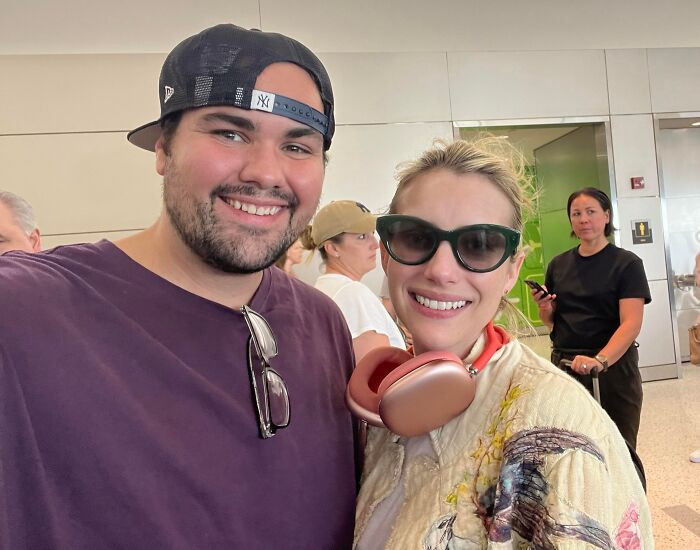 "Met Emma Roberts Randomly At The Airport"