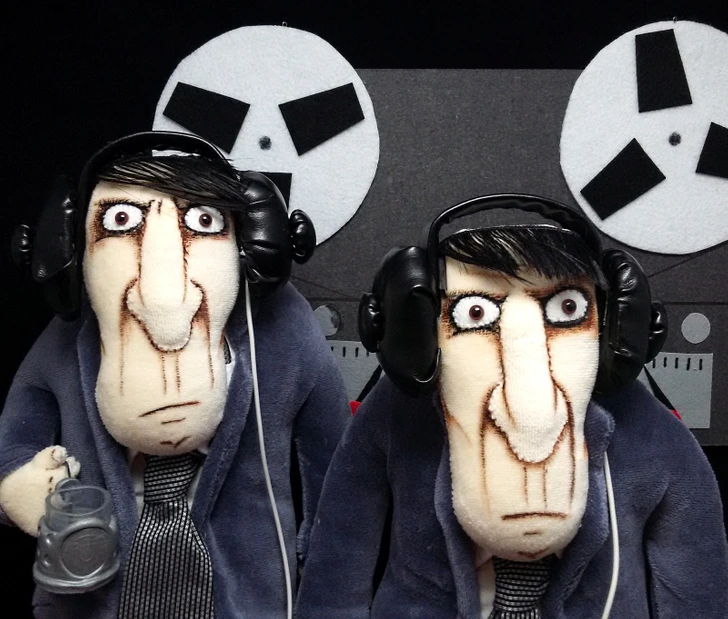 5. A Father-in-Law Who Derives Joy from Intercepting and Listening to His Neighbor’s Phone Calls