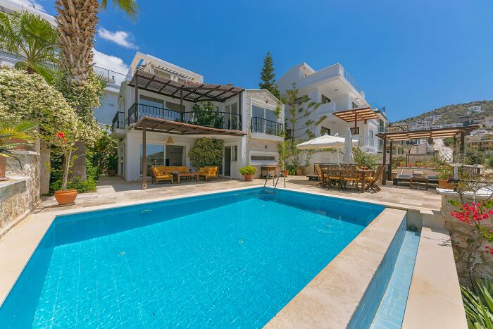 Turns out, living the ‘multi-millionaire’ life is just a rental away in LA.