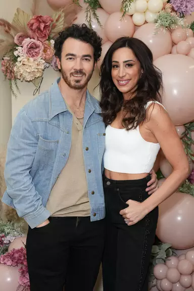 Danielle, Kevin Jonas' wife has become one of the celebrities to be diagnosed of Lyme disease
