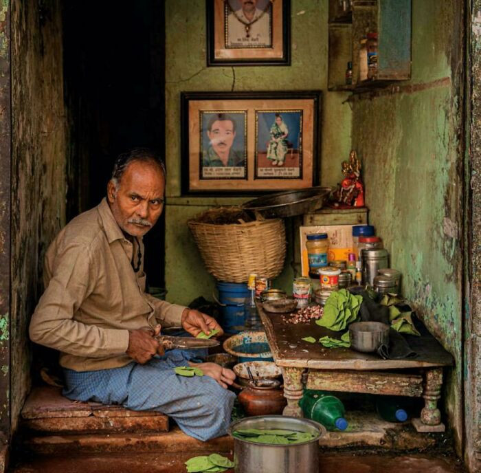 An Indian Man Preparing Paan, A Traditional Indian Delicacy Made From Betel Leaf. (Image - Thibault Gerbaldi)