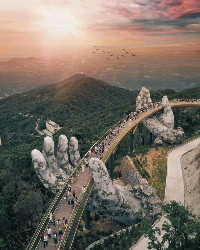5. Hands Bridge, Vietnam
