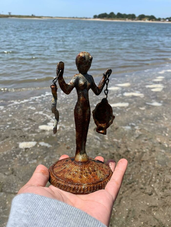 2. This Thing That My Friend Found In The Water