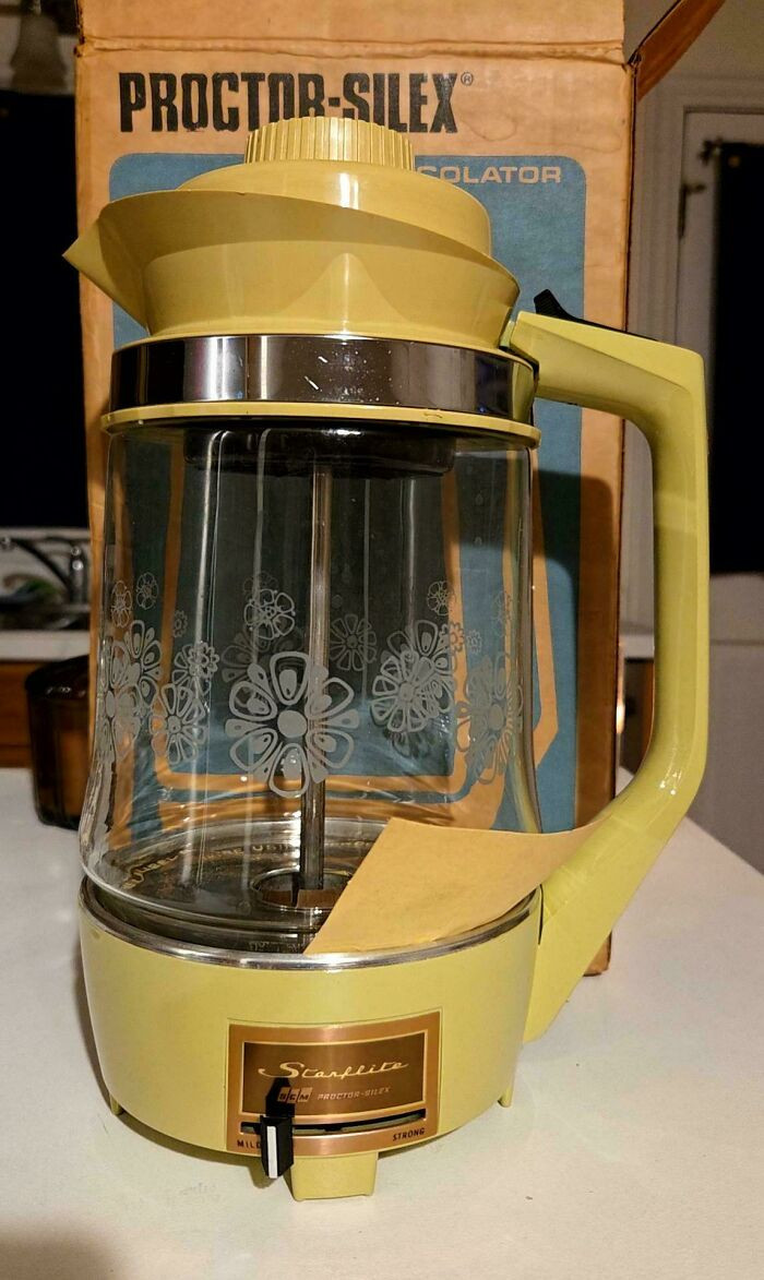 "Mid 1970s Proctor Silex Percolator In Harvest Gold"