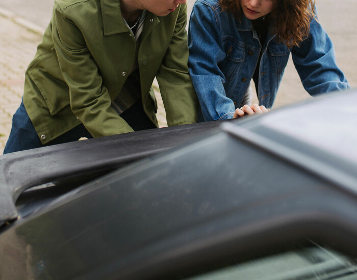 16. People are willing to lend a hand.