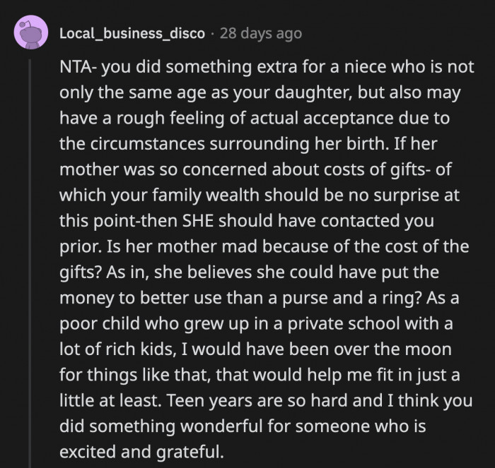 A few believed that OP wasn't an a**hole for her gift because it didn't come from bad intentions. They said it was a thoughtful gift any 14-year-old girl would enjoy.