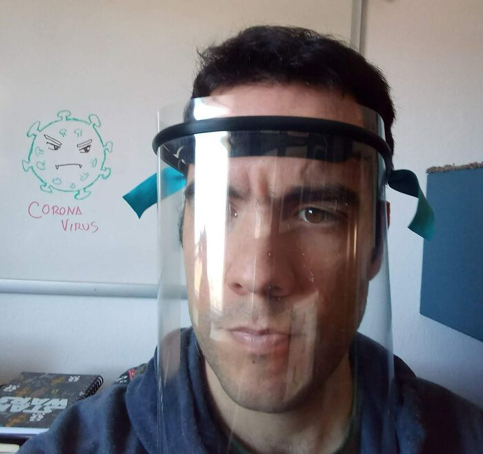 " 3D Printing Face Shields Non-Stop For 4 Days For Spanish Hospital Workers Fighting Coronavirus"