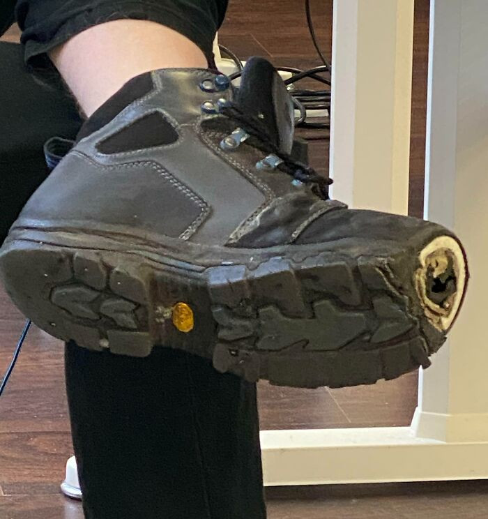 23. My colleague tends to shuffle the front of his foot when he walks.