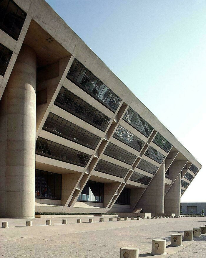 "The Dallas, Texas City Council Is Actually Considering Demolishing This Im Pei Designed City Hall Building Because It Is Too Expensive To Repair / Update"