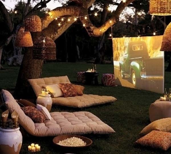 This lounge theater is so comfy looking and creative!