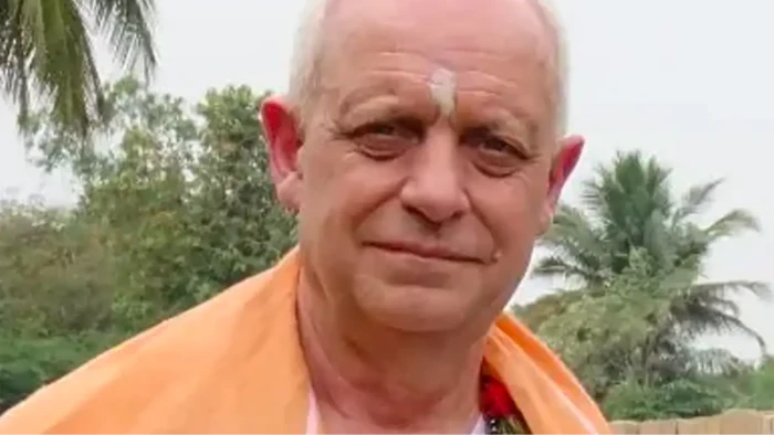 Greenland map and headlines about U.S. interests, resources, and Trump debates