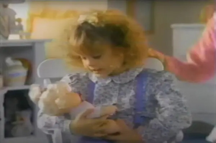 16. Kirsten Dunst starred in TV commercials, including Baby Uh Oh dolls, before having her big break.