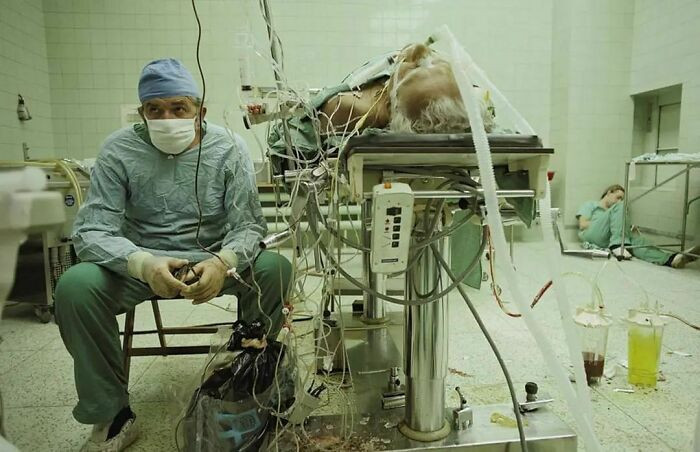 14. This photo shows Dr. Zbigniew Religa keeping watch on the vital signs of a patient after a 23-hour heart surgery he conducted in 1987.