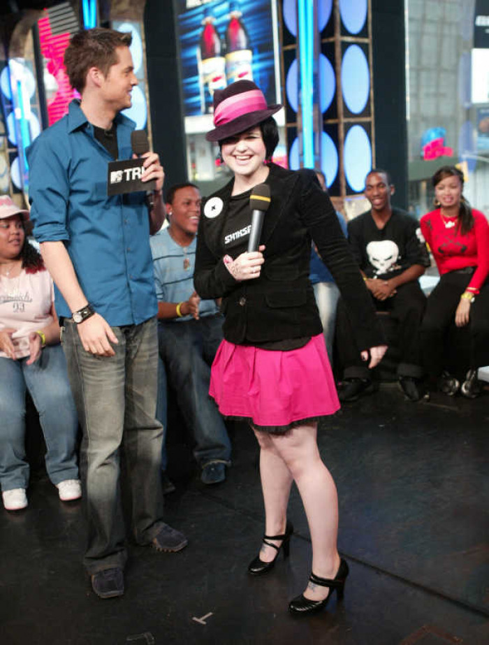 8. Kelly Osbourne's hat and shoes were frumpy, and the skirt was just off