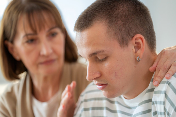 Diagram-like overview of five narcissist types, boundary strategies, and recognizing abusive behaviors