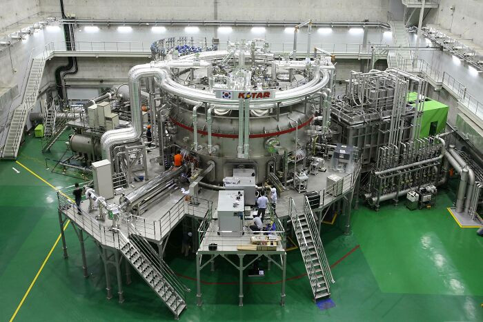 "The Kstar (Korea Superconducting Tokamak Advanced Research), A Magnetic Fusion Device. [3,199 X 2,134]"