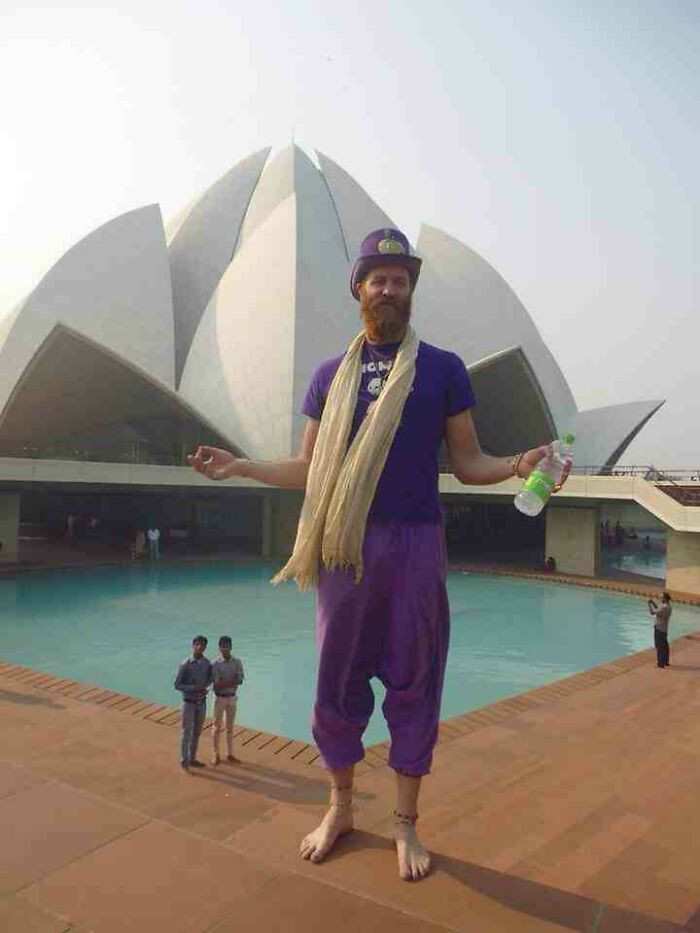 "Already Tall (7ft Or More) Friend Accidentally Takes Optical Illusion Photo"